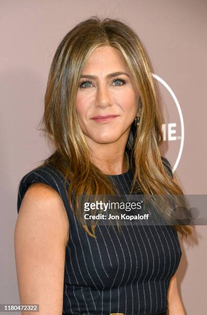 descubre cuanto mide jennifer aniston