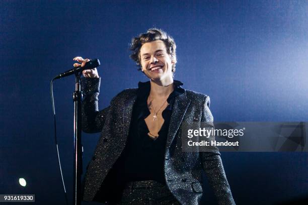 descubre cuanto mide harry styles