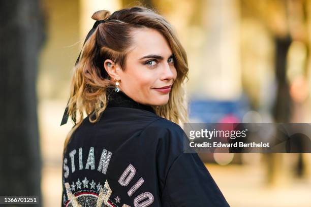 descubre la estatura de cara delevingne